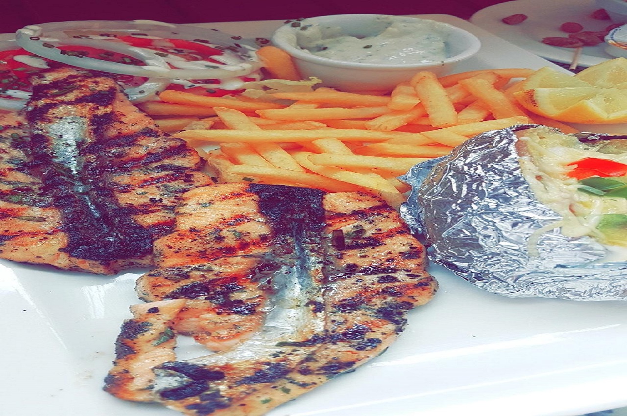 Fried fish with sauce