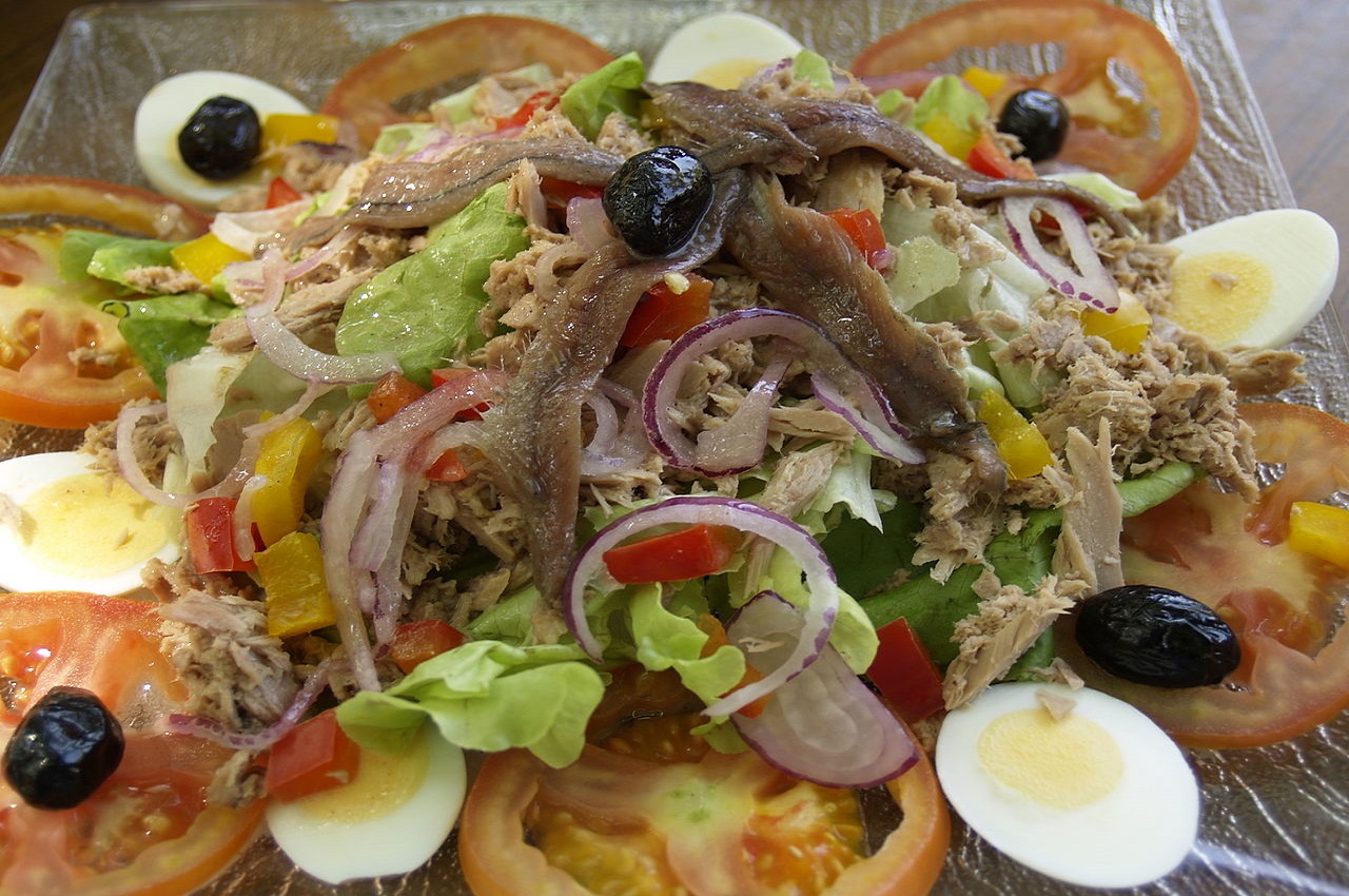Fried fish with sauce